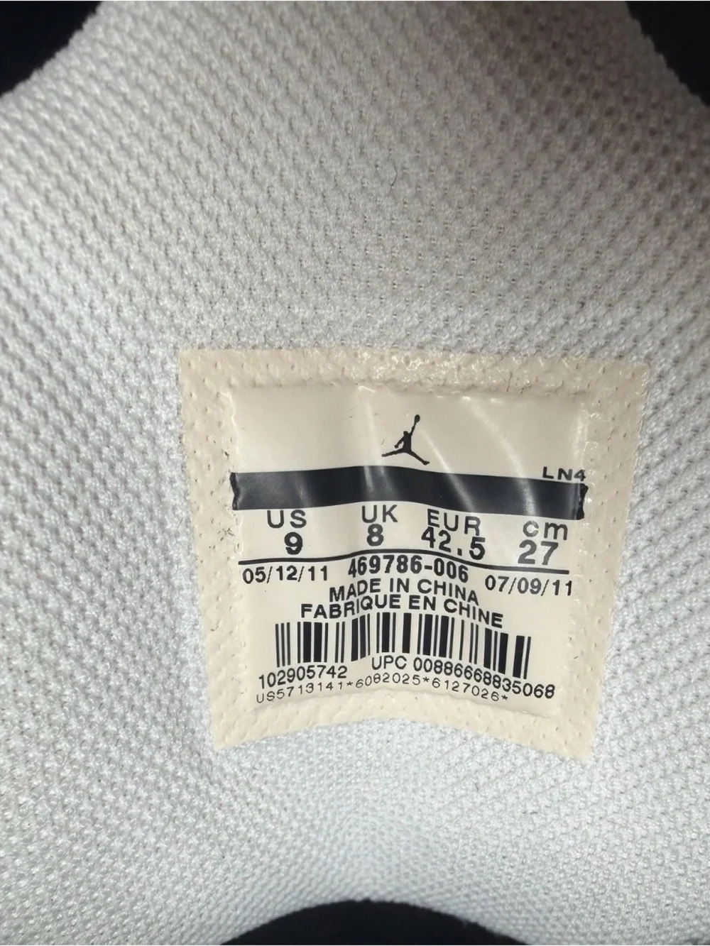 Jordan White and Black Interior Size Label